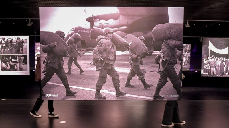 La muestra «Las fotos recuperadas de Malvinas» llega a Bariloche