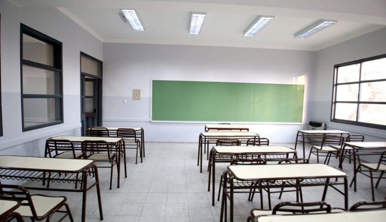 Defensa al Consumidor recibió aranceles 2023 de colegios privados con aumentos importantes en matricula y cuota mensual