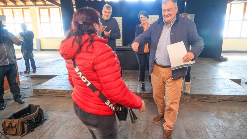 Se entregaron escrituras del PROMEBA a 25 familias de nuestra ciudad